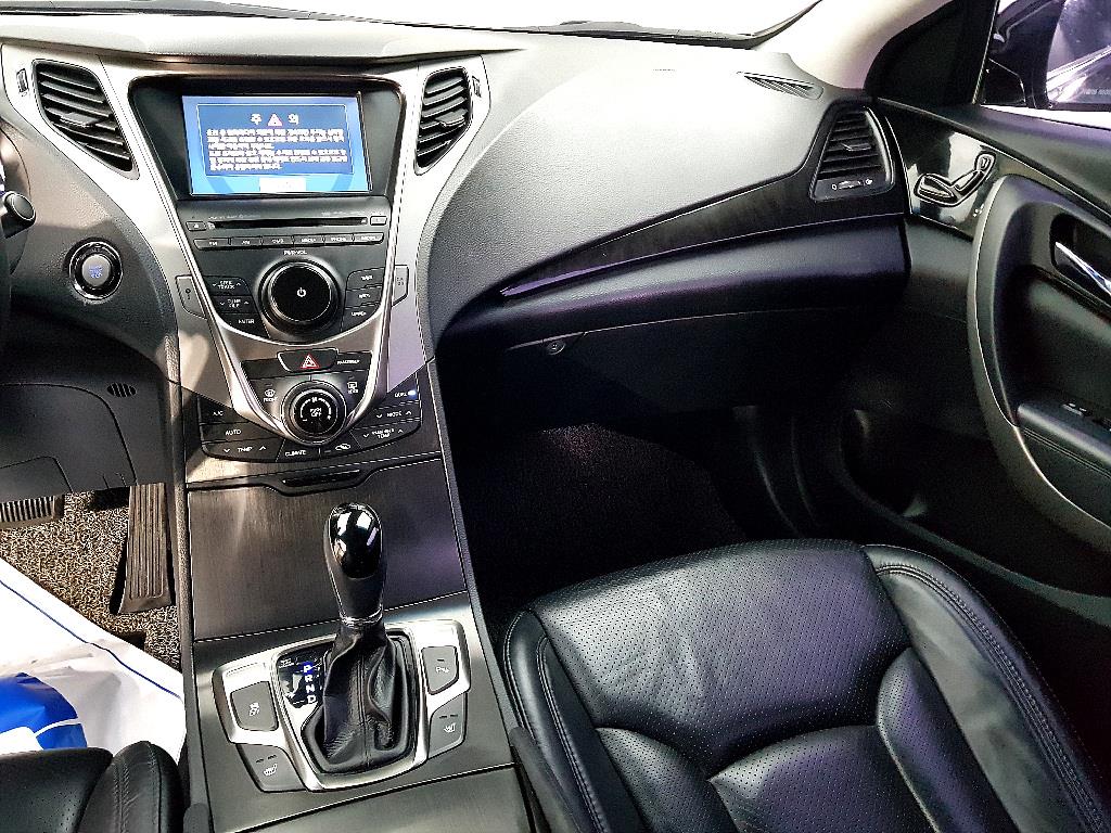 HYUNDAI Grandeur - Vista 10