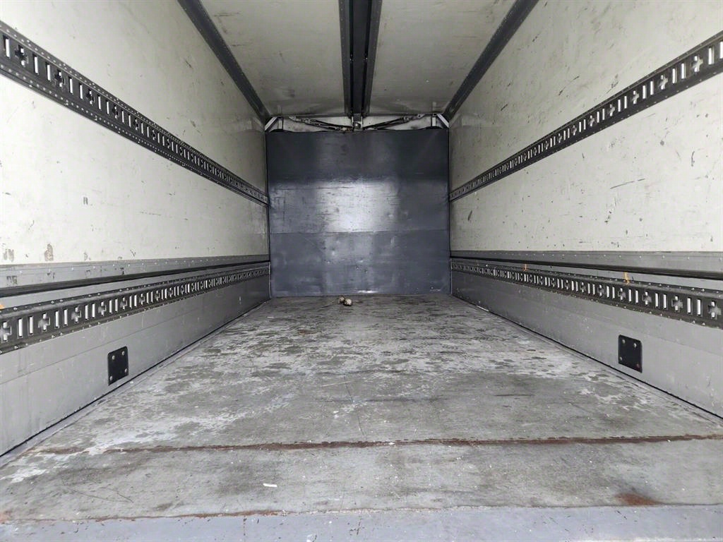 medium and large cargo truck - Vista 7