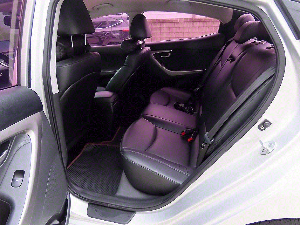 HYUNDAI Avante - Vista 6