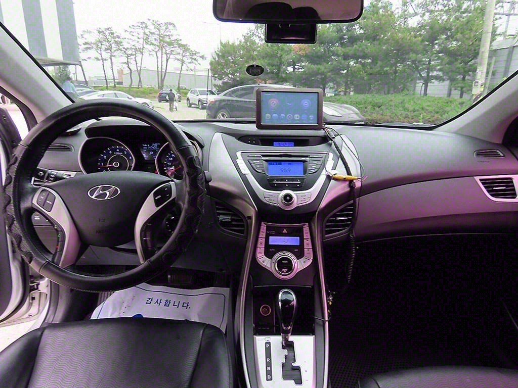 HYUNDAI Avante - Vista 7