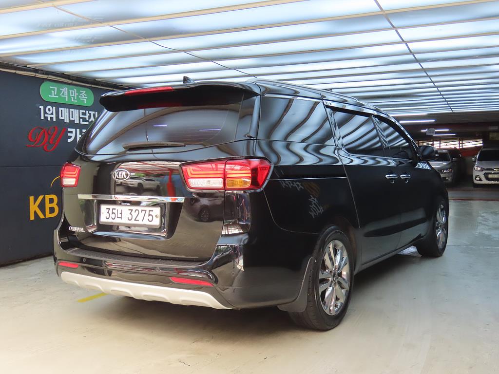 KIA Carnival - Vista 4