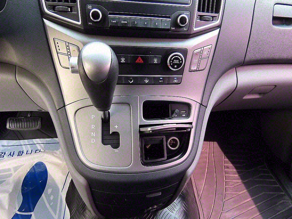 HYUNDAI Starex - Vista 11