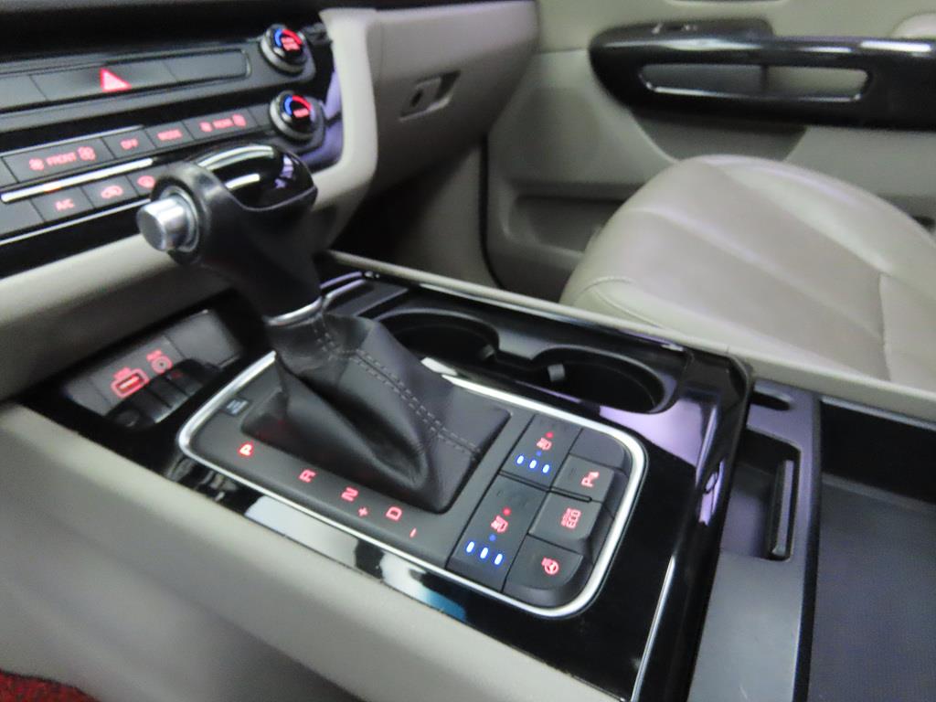 KIA Carnival - Vista 11