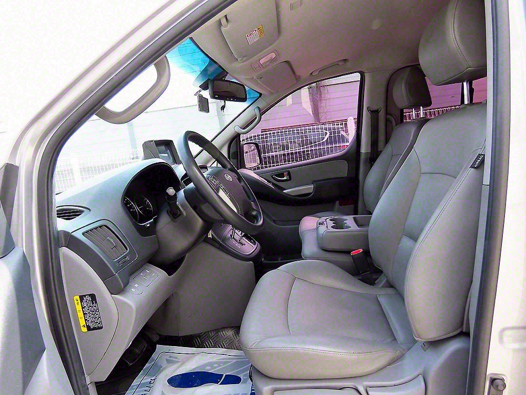 HYUNDAI Starex - Vista 5