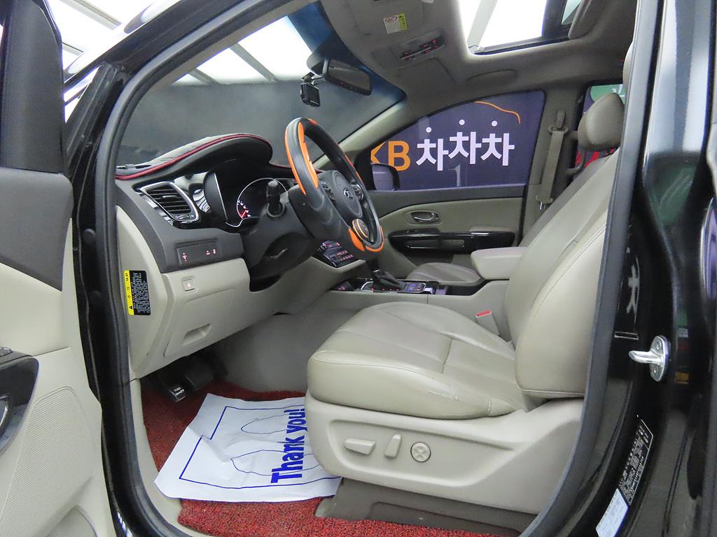 KIA Carnival - Vista 5