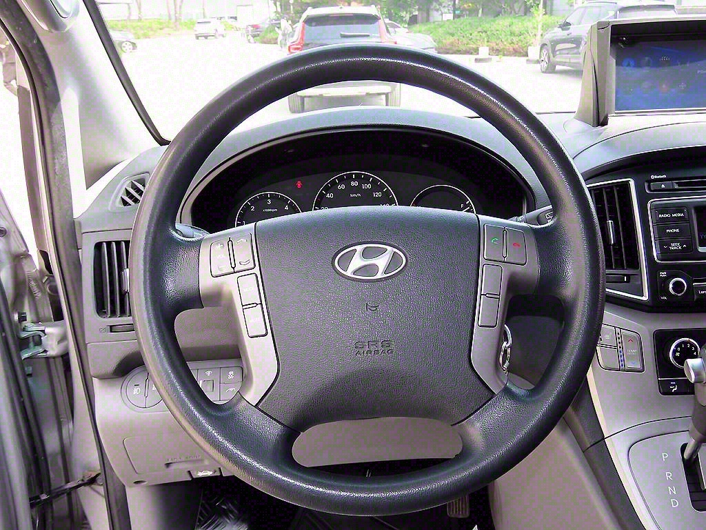 HYUNDAI Starex - Vista 9