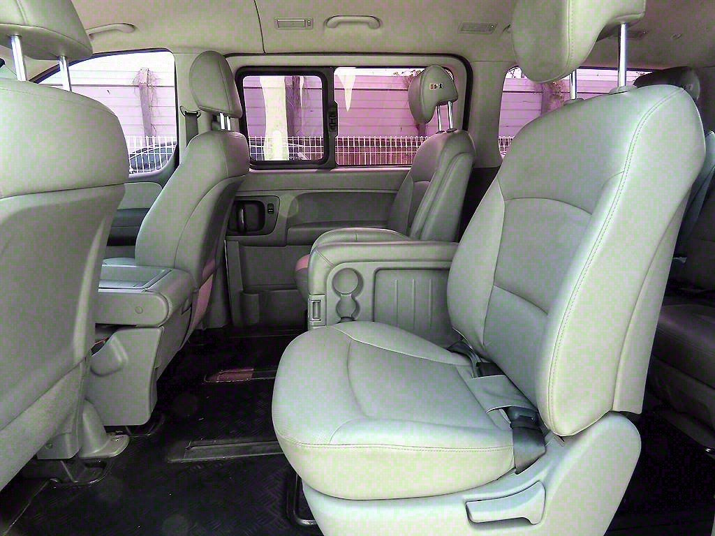 HYUNDAI Starex - Vista 6