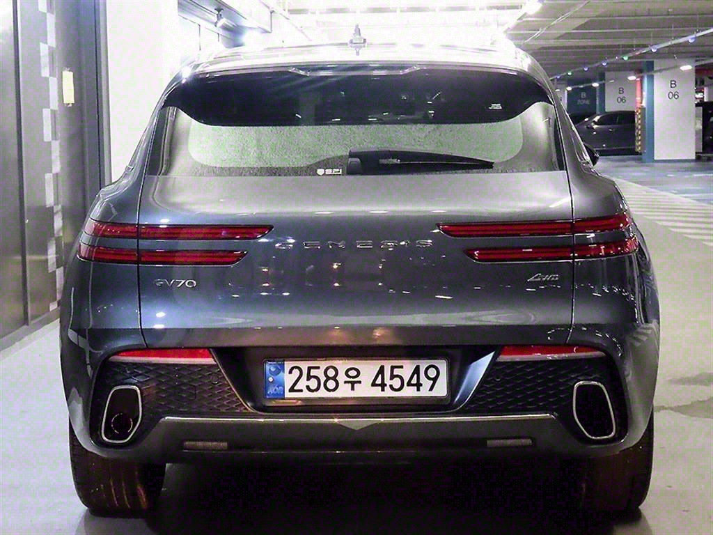 Genesis GV70 - Vista 5