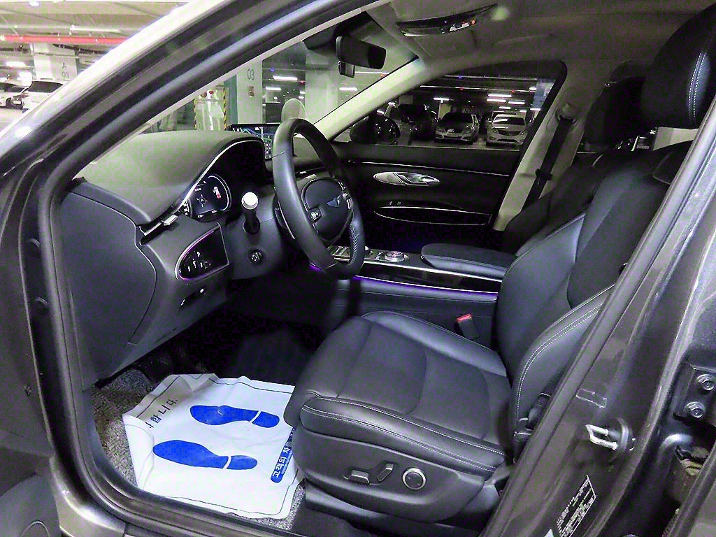 Genesis GV70 - Vista 6