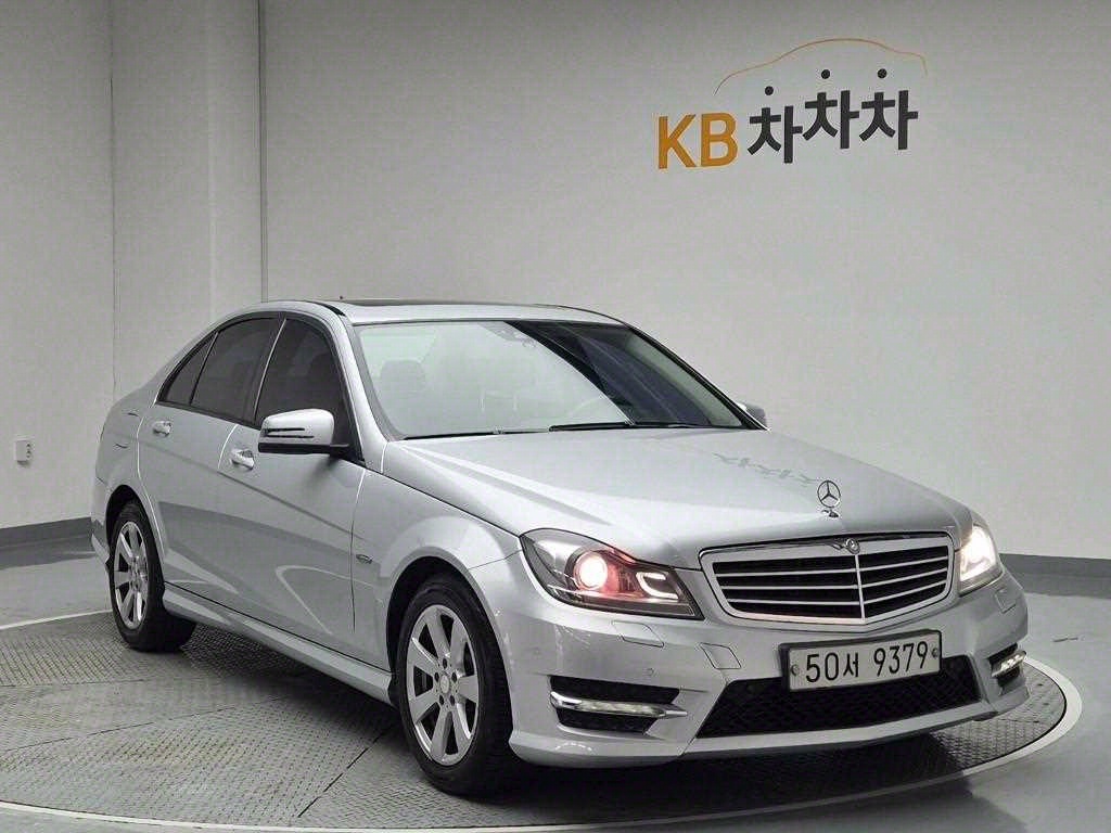 Mercedes Benz C Class - Vista 4