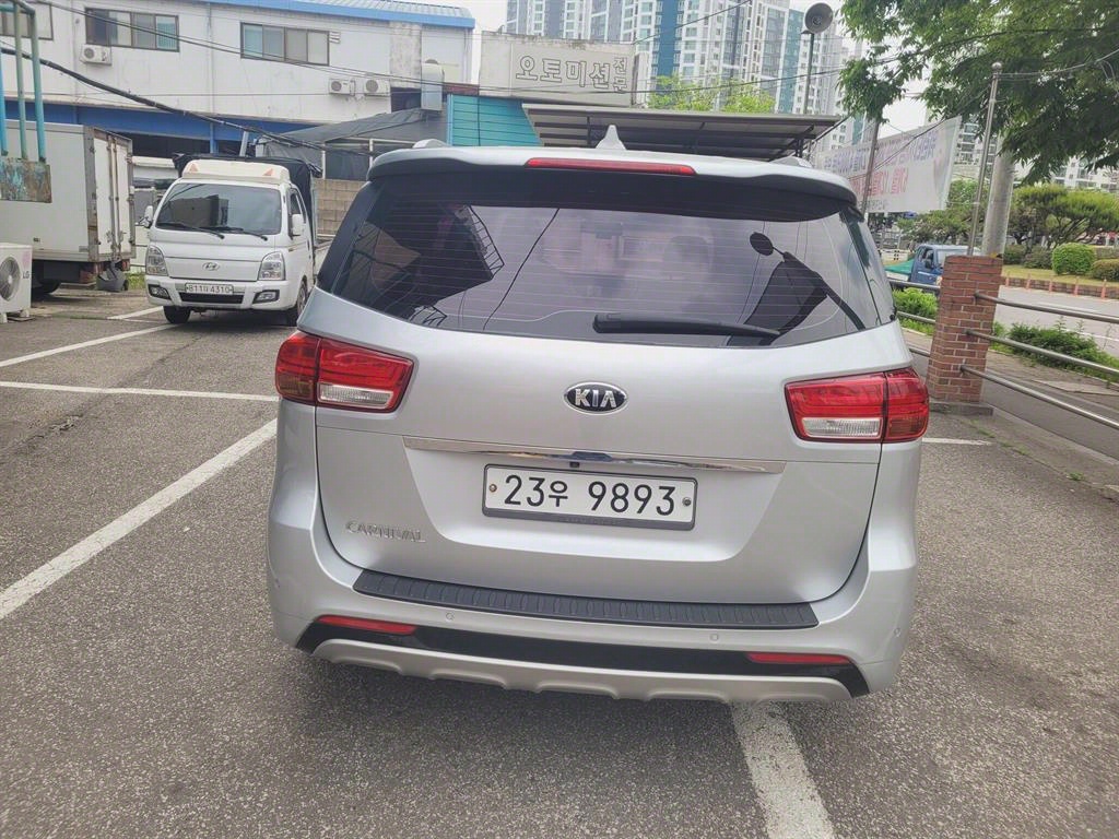KIA Carnival - Vista 4