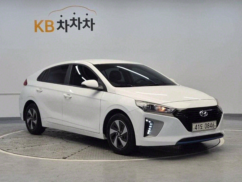 HYUNDAI Ioniq - Vista 4