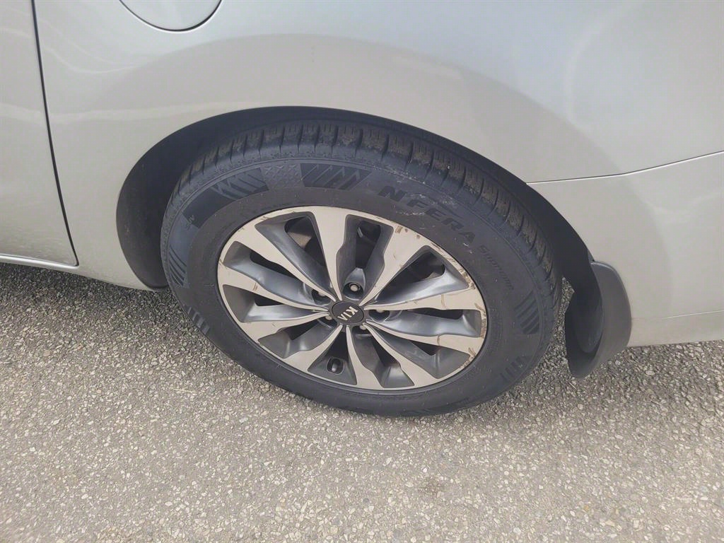 KIA Carnival - Vista 5