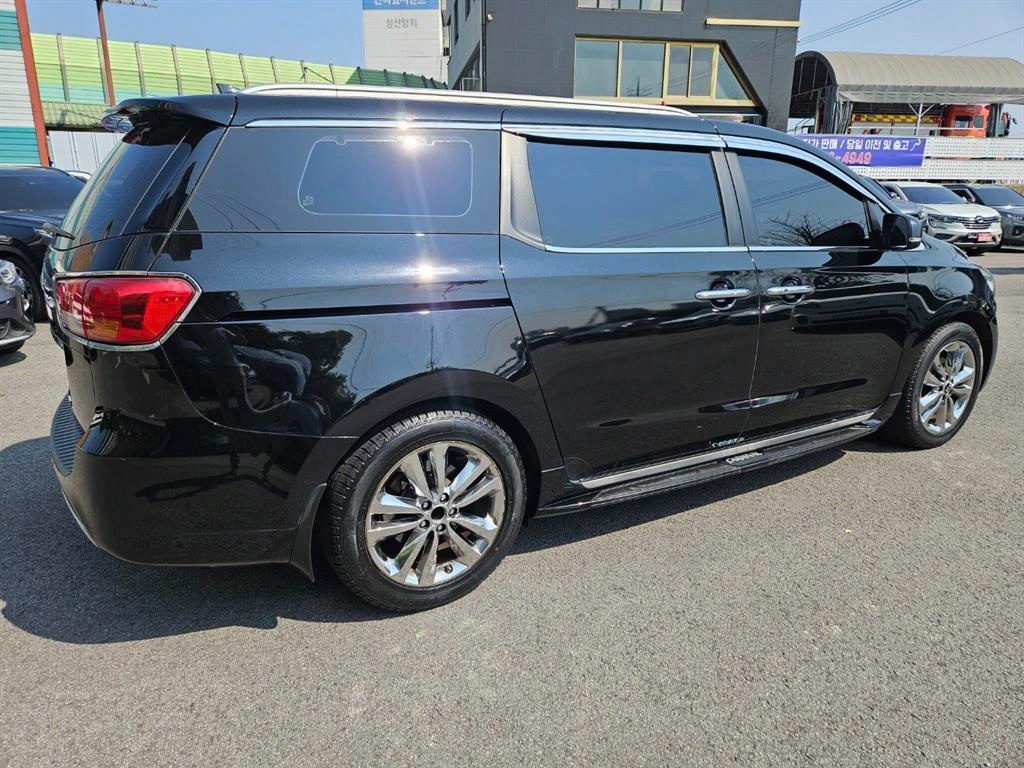 KIA Carnival - Vista 6