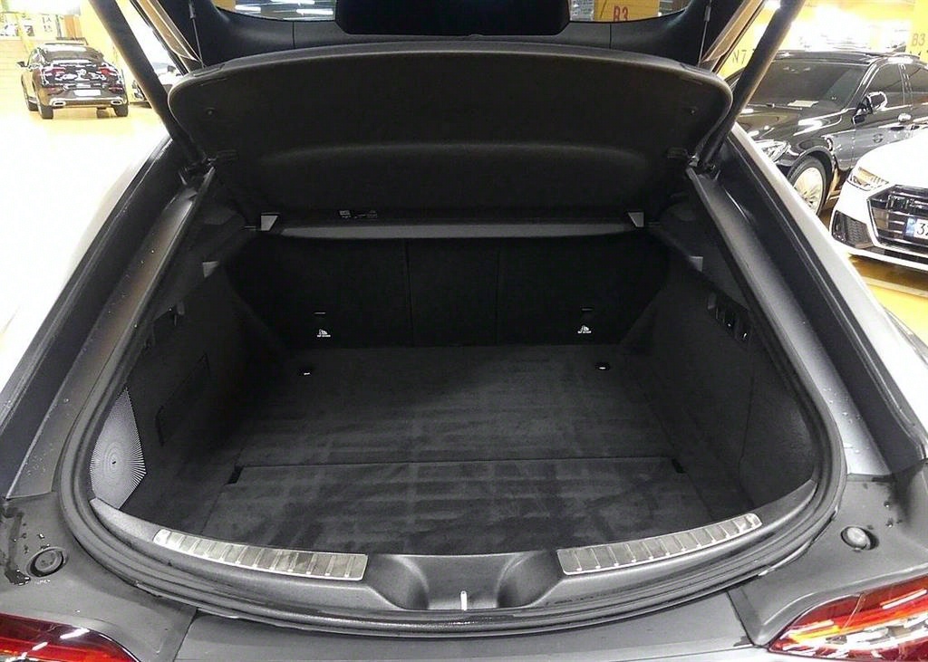 Mercedes Benz AMG GT - Vista 10