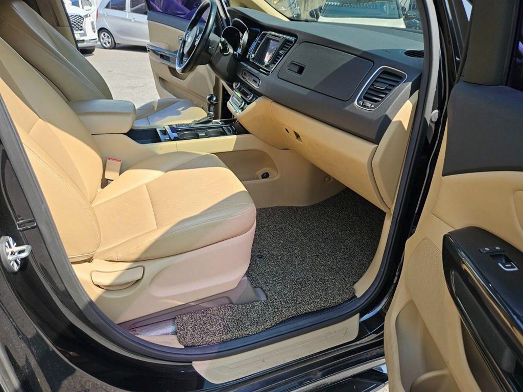 KIA Carnival 2015 Negro - Importación desde Corea - HF Imports Iquique - Foto 14