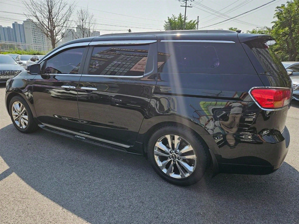 KIA Carnival - Vista 5