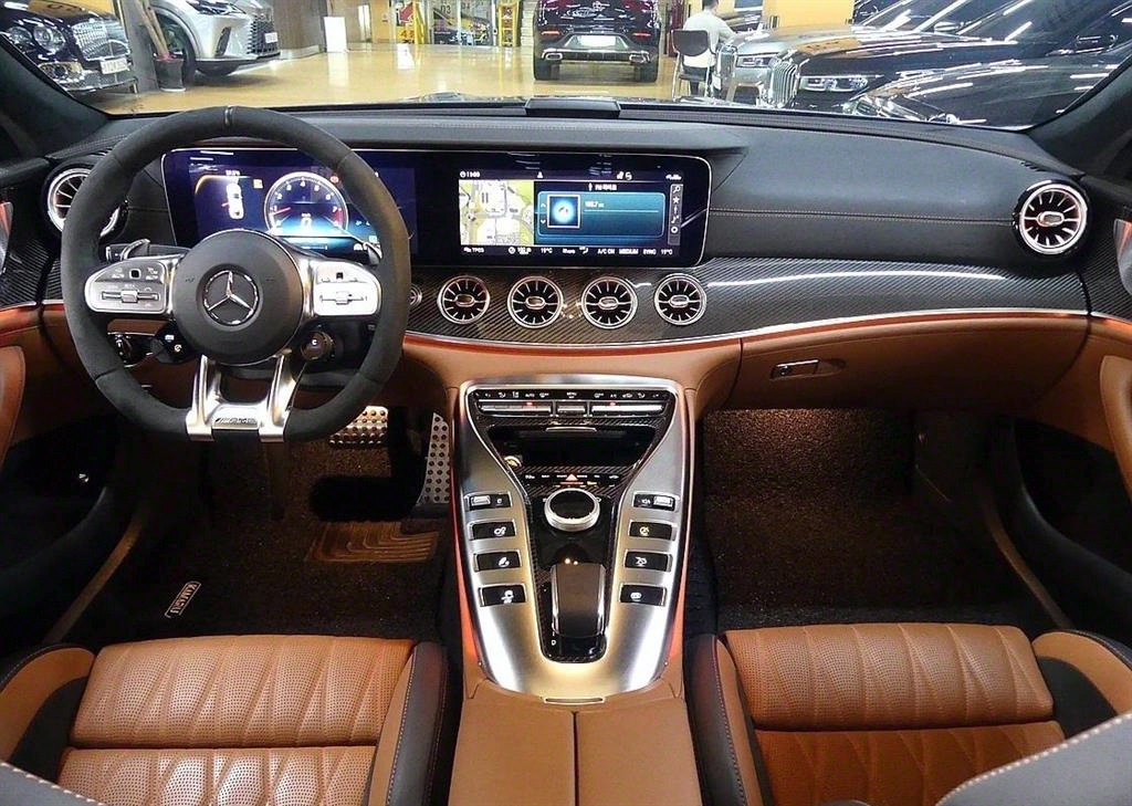 Mercedes Benz AMG GT - Vista 4