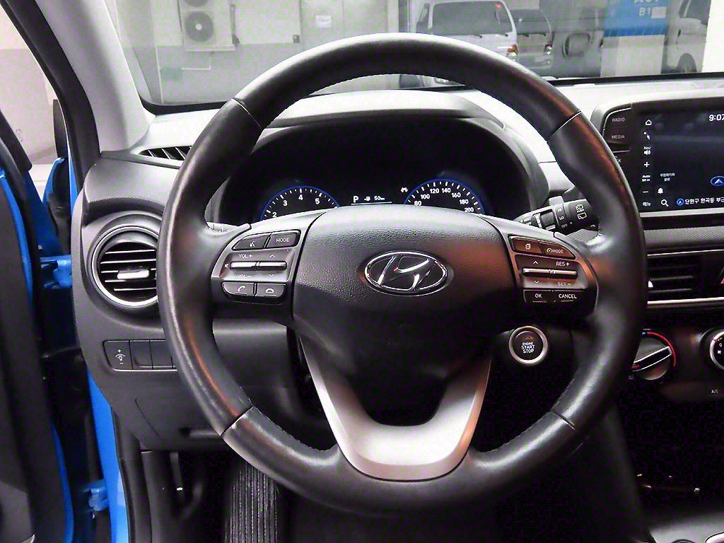 HYUNDAI Kona - Vista 7