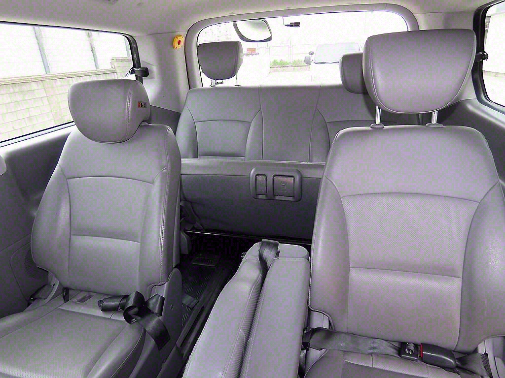 HYUNDAI Starex - Vista 7