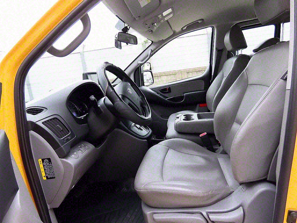 HYUNDAI Starex - Vista 5