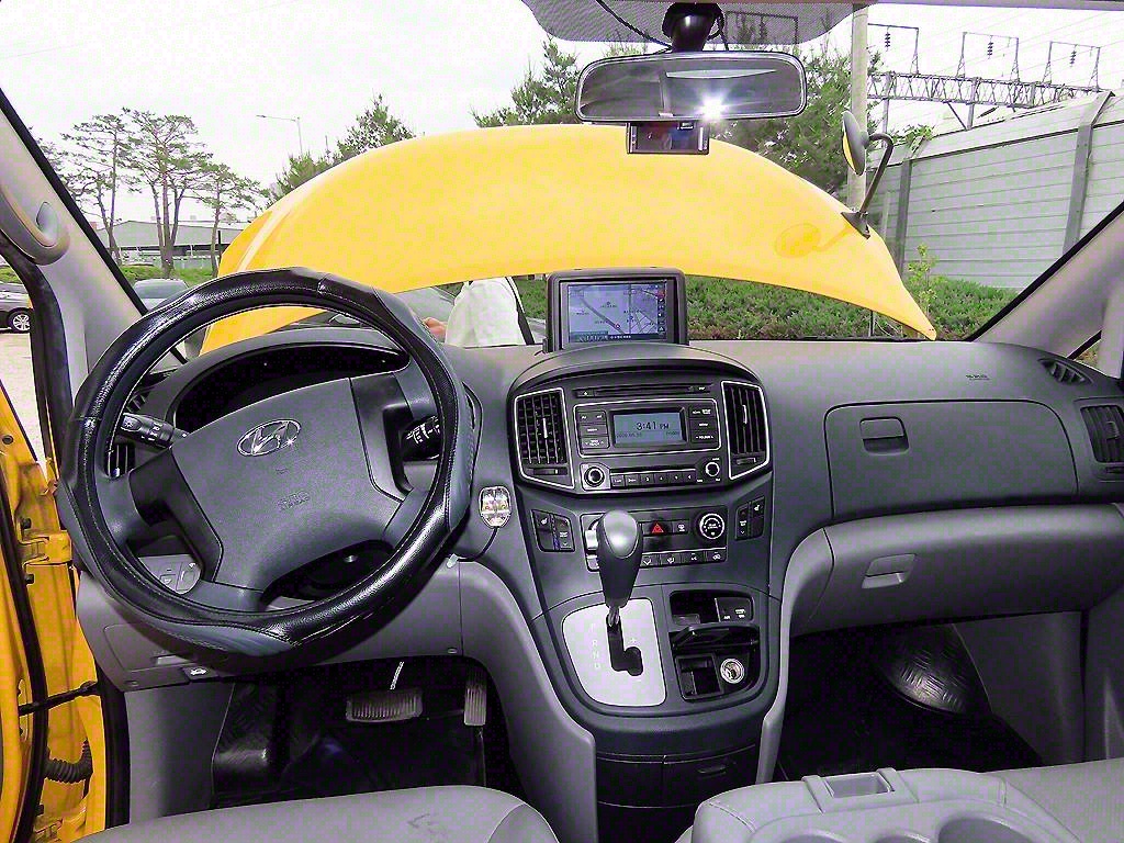 HYUNDAI Starex - Vista 8