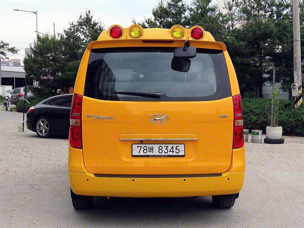 HYUNDAI Starex - Vista 4
