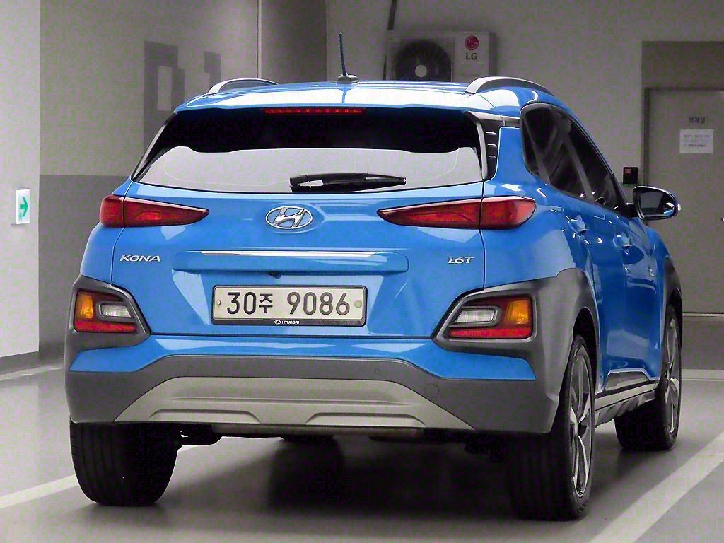 HYUNDAI Kona - Vista 4