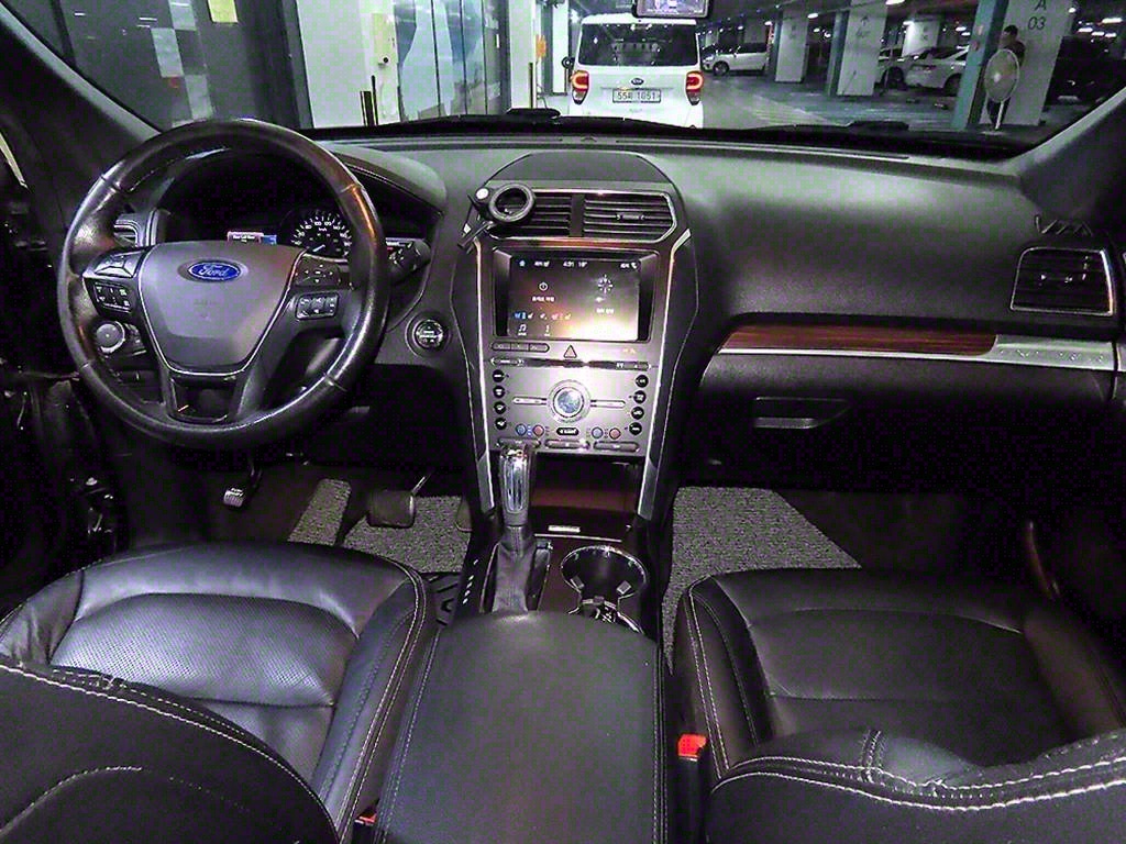 Ford Explorer - Vista 10