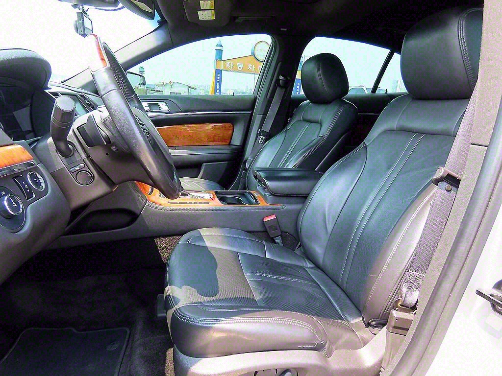 Lincoln MKS - Vista 5