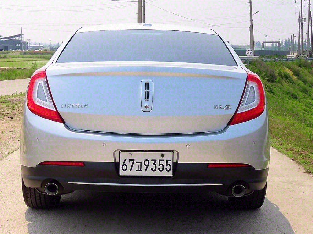 Lincoln MKS - Vista 4