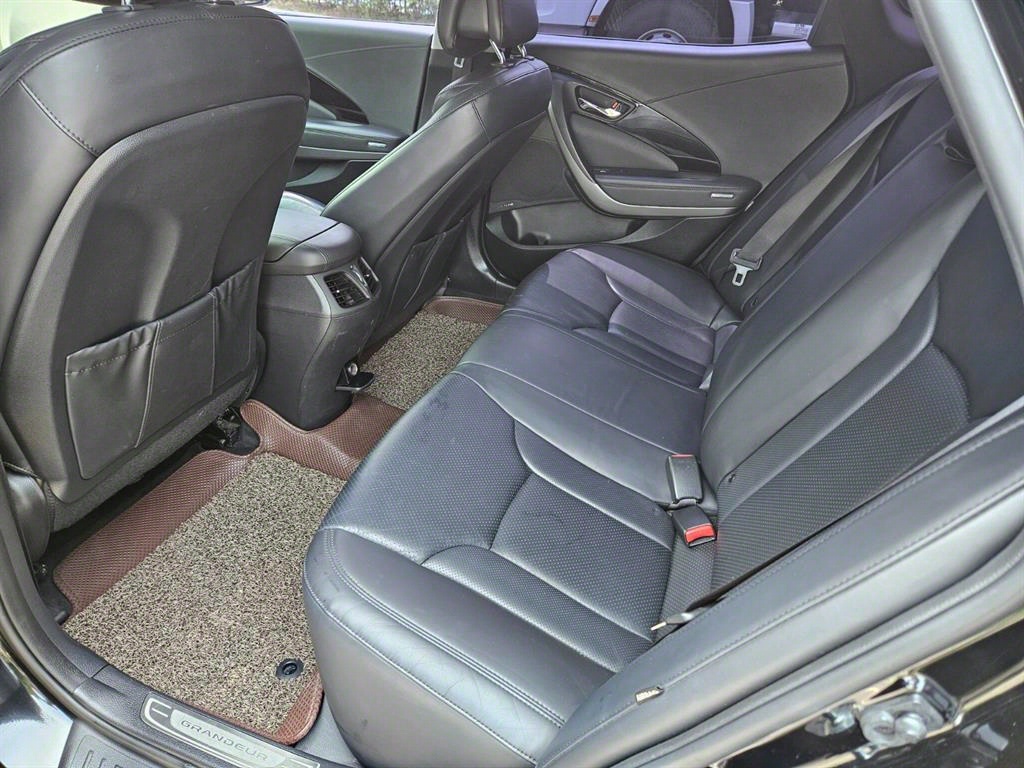 HYUNDAI Grandeur - Vista 10