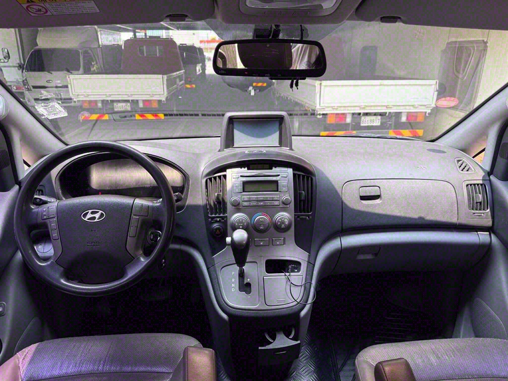 HYUNDAI Starex - Vista 5