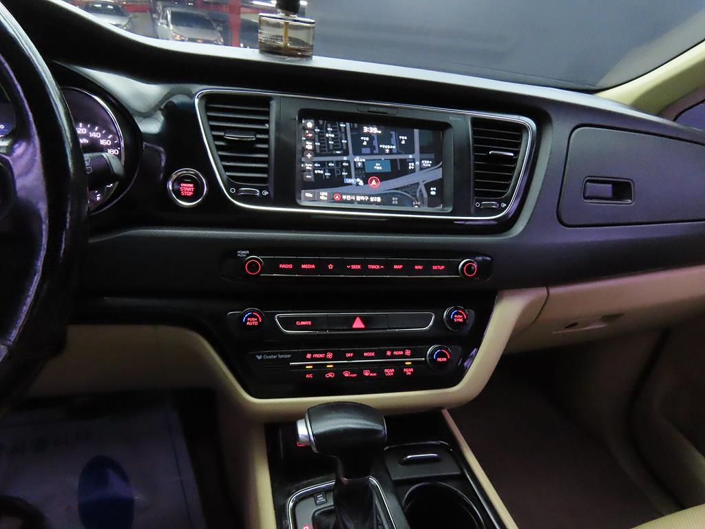 KIA Carnival - Vista 10