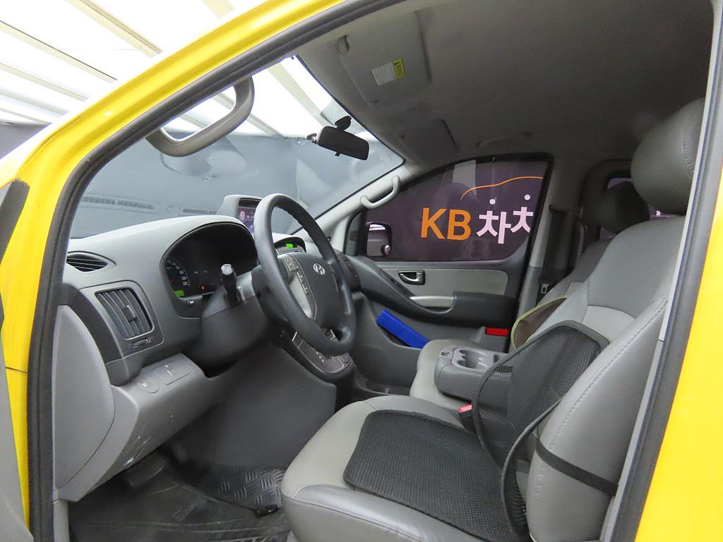 HYUNDAI Starex - Vista 5