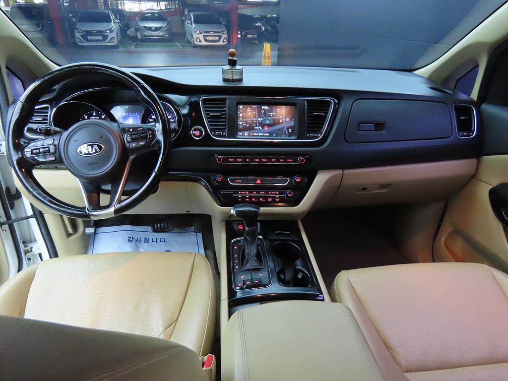 KIA Carnival - Vista 7