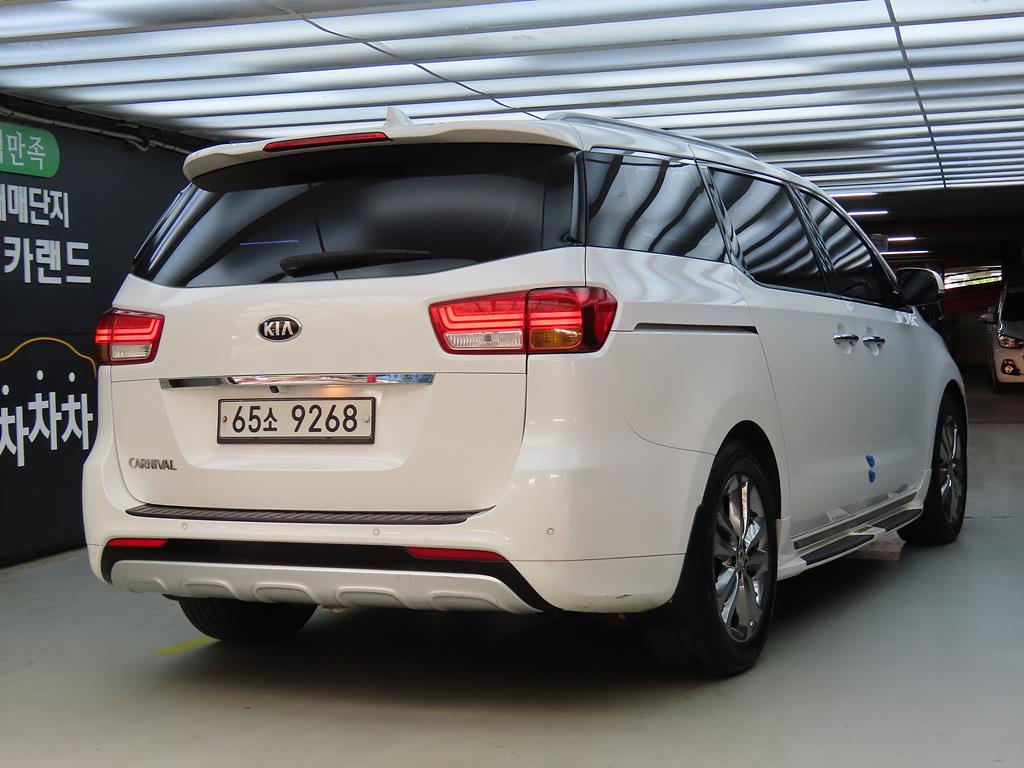 KIA Carnival - Vista 4