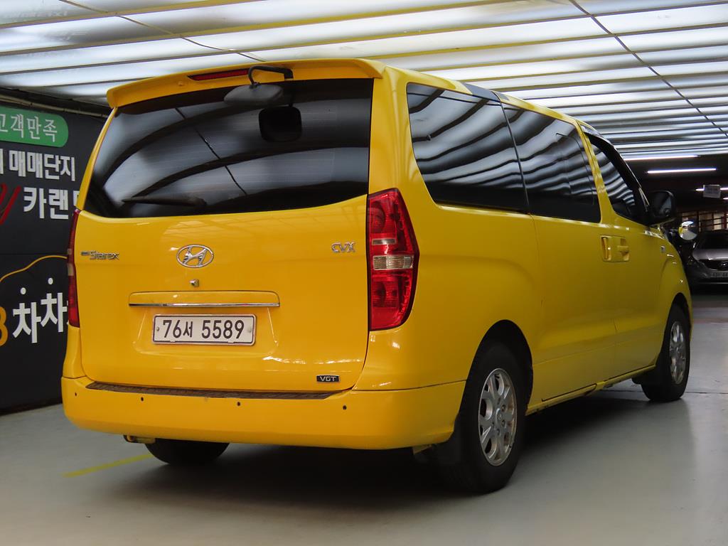 HYUNDAI Starex - Vista 4