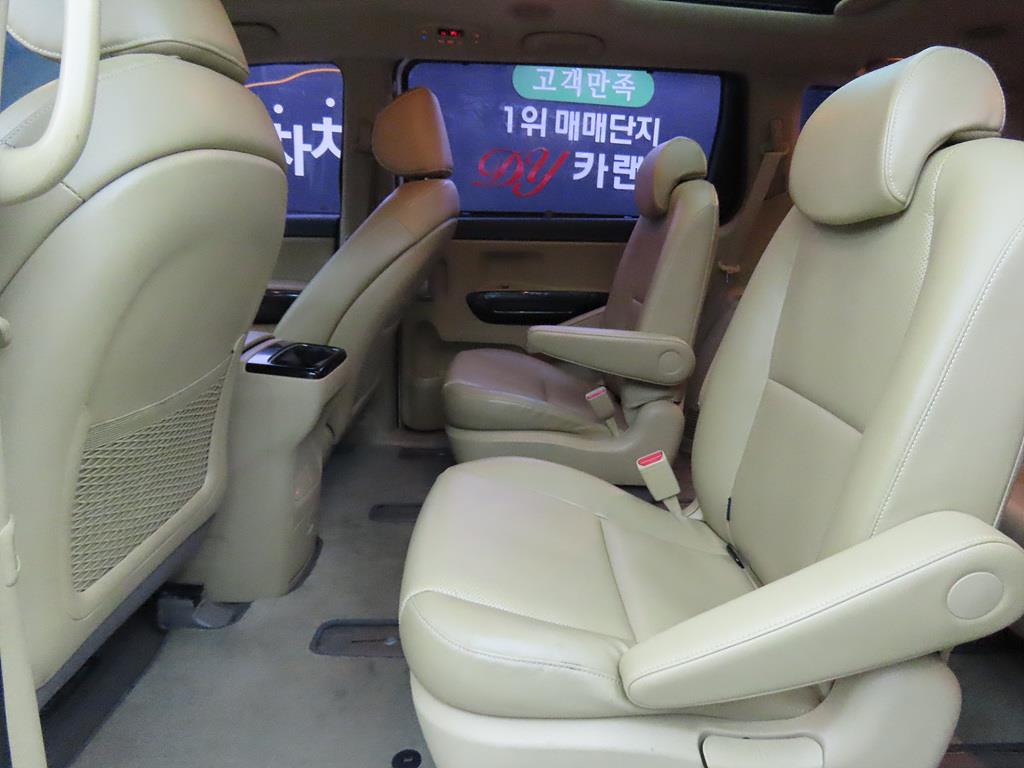 KIA Carnival - Vista 6