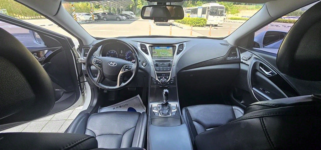 HYUNDAI Grandeur - Vista 10