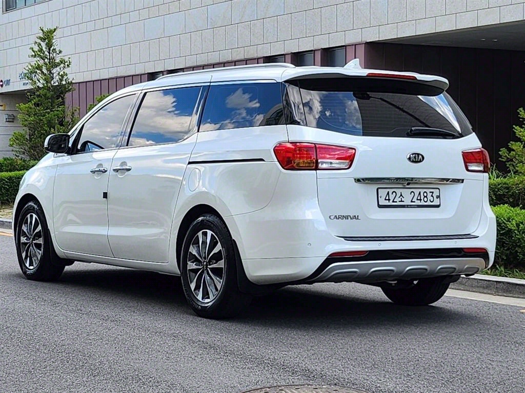 KIA Carnival - Vista 4