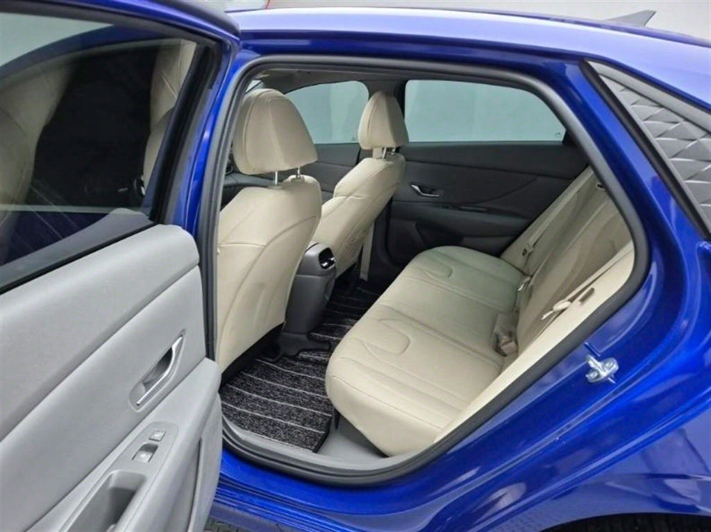 HYUNDAI Avante - Vista 12