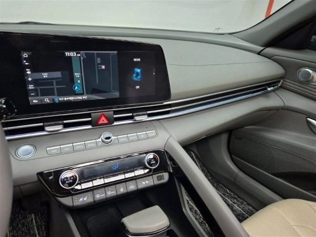 HYUNDAI Avante - Vista 10