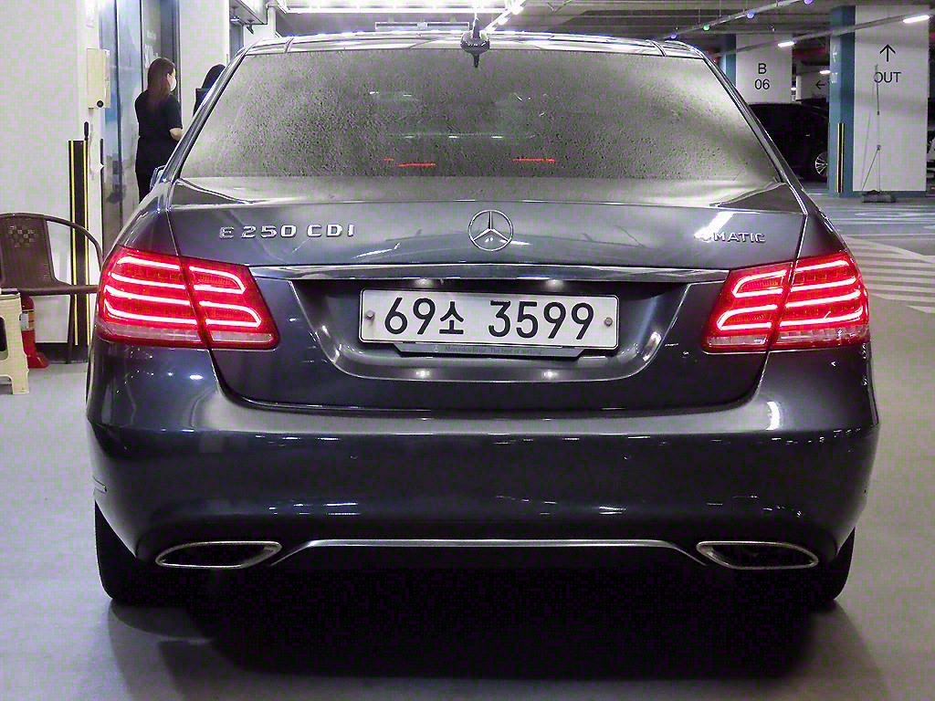 Mercedes Benz E class - Vista 5