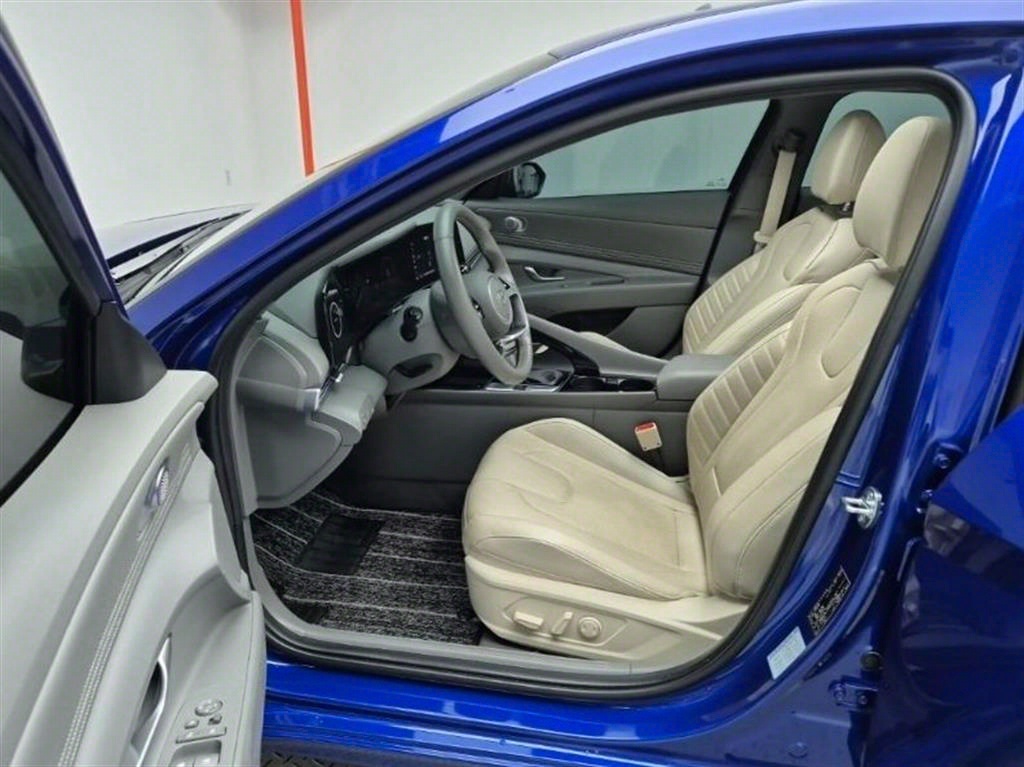 HYUNDAI Avante - Vista 11