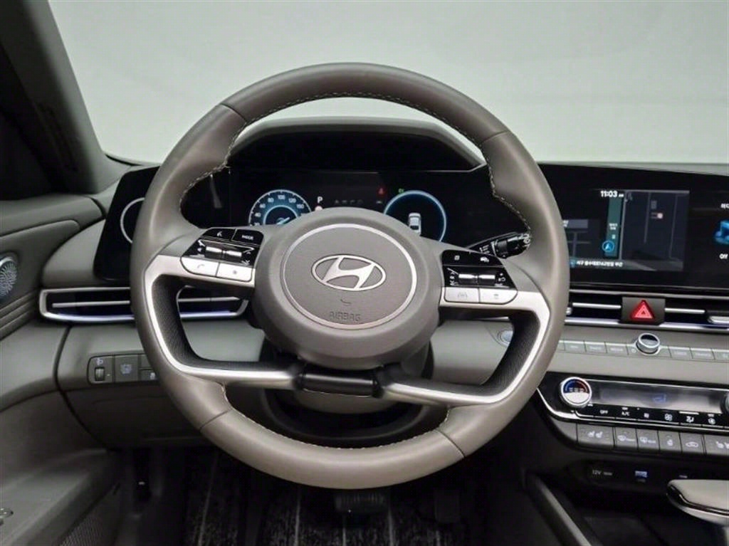 HYUNDAI Avante - Vista 9