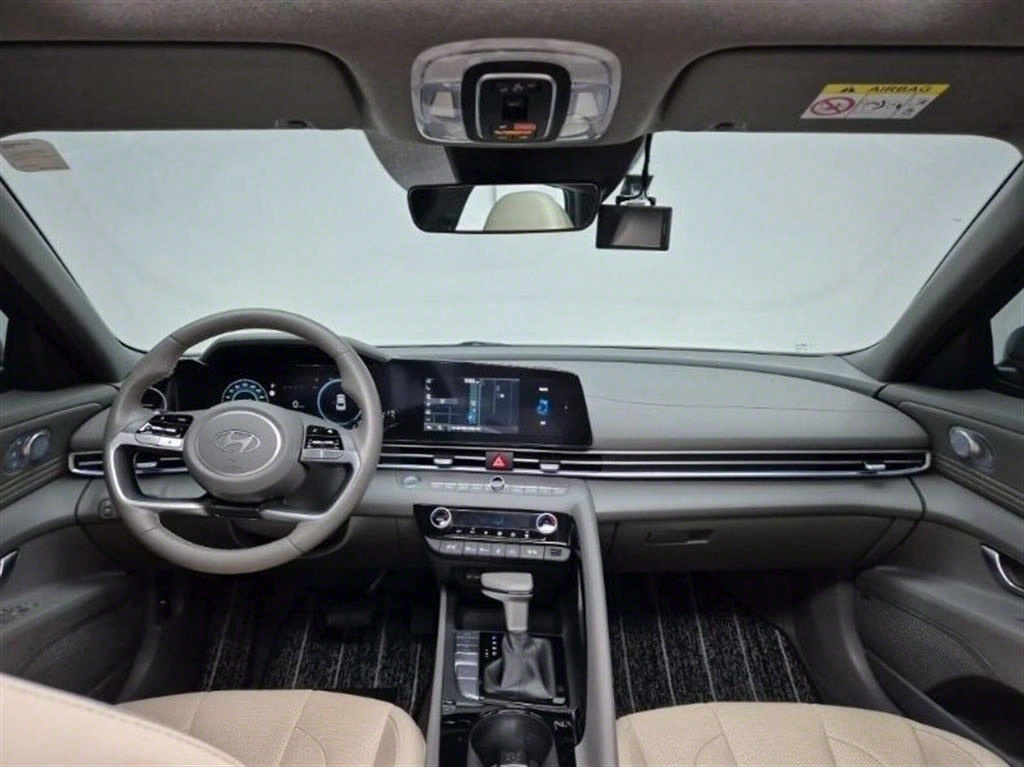 HYUNDAI Avante - Vista 7