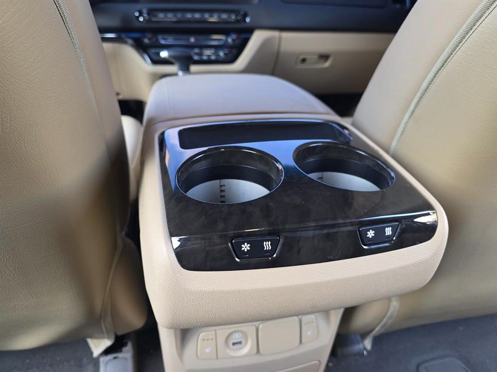 KIA Carnival - Vista 10