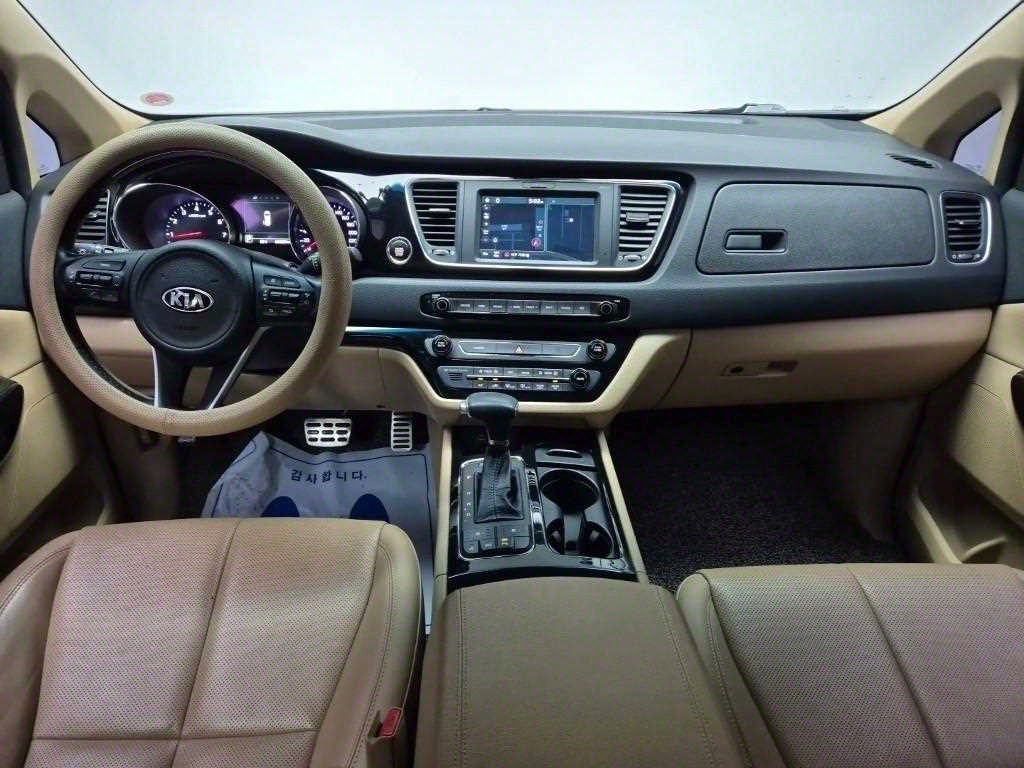KIA Carnival - Vista 7