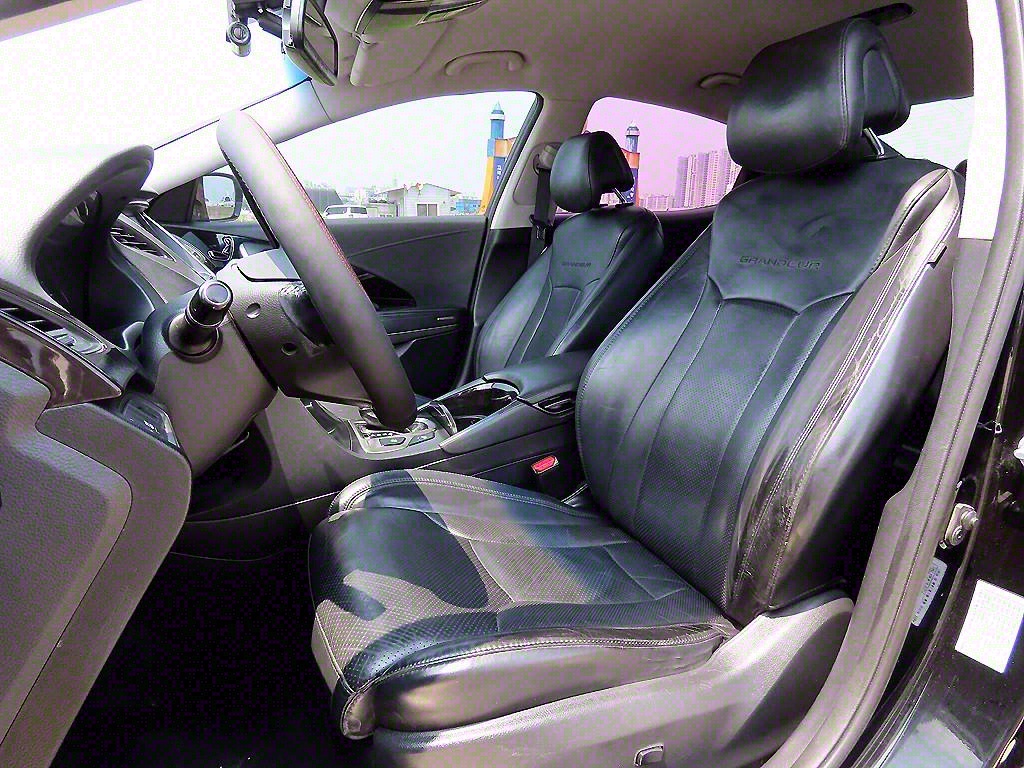 HYUNDAI Grandeur - Vista 5